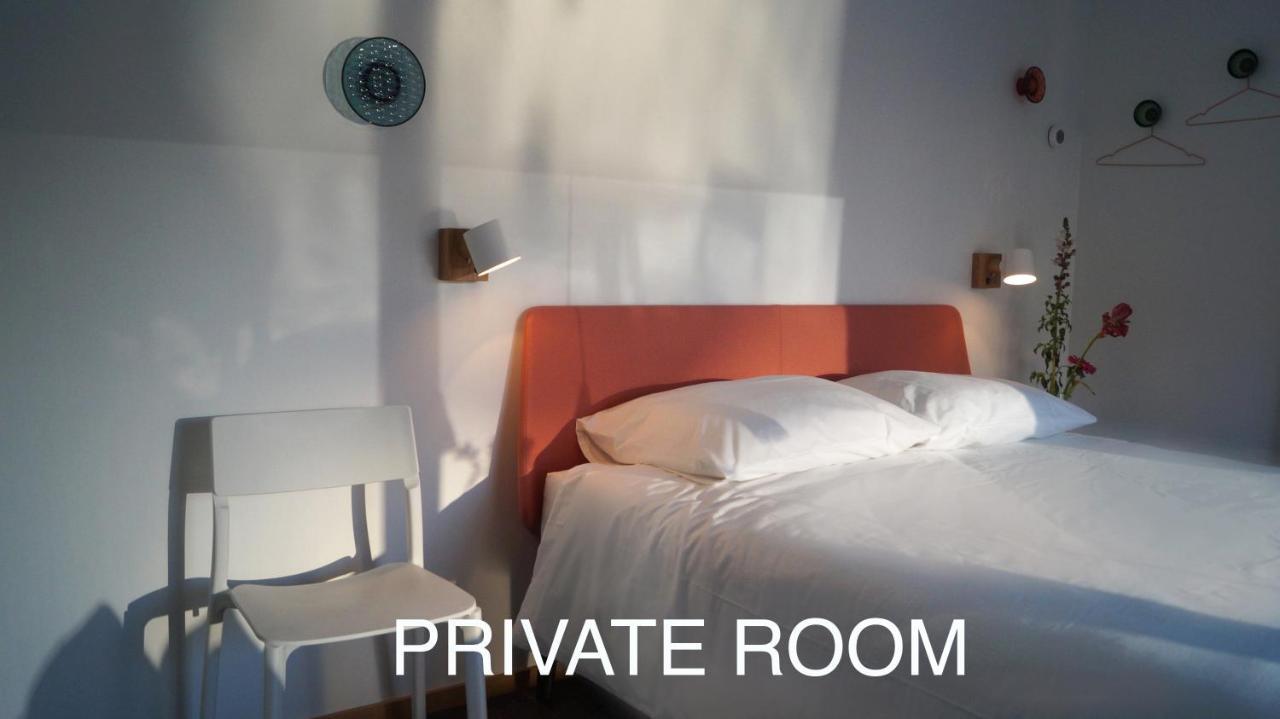 Room With A Few Amsterdam Bagian luar foto