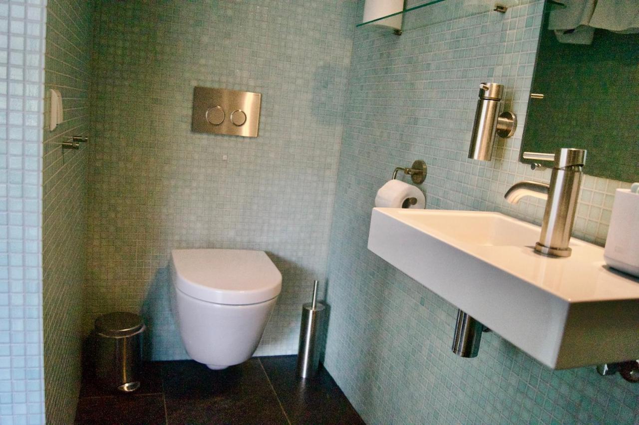 Room With A Few Amsterdam Bagian luar foto