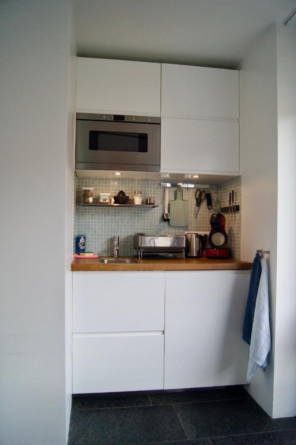 Room With A Few Amsterdam Bagian luar foto
