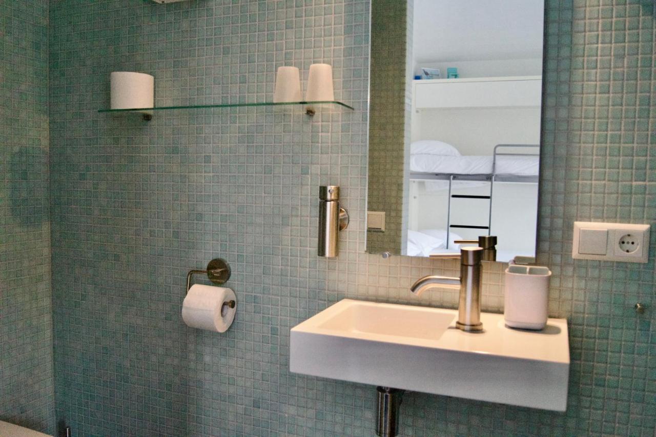 Room With A Few Amsterdam Bagian luar foto