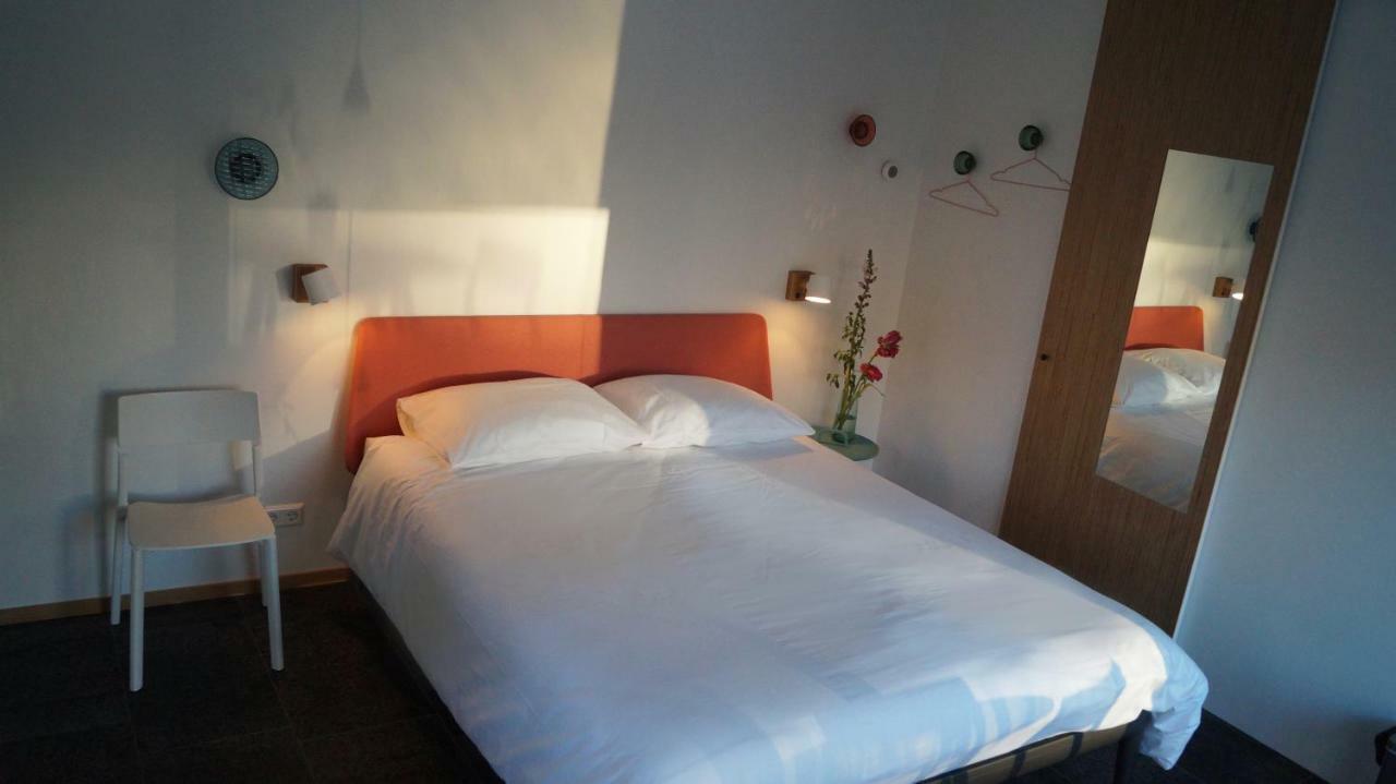 Room With A Few Amsterdam Bagian luar foto